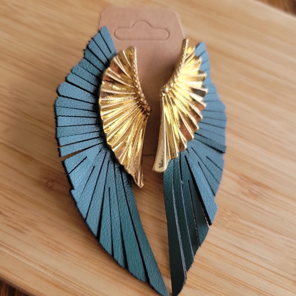 NWT Teal Green Faux Leather & Gold Tone Wing Statement Earrings - Picture 3 of 4